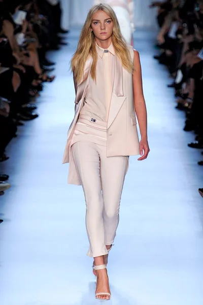 Look 3